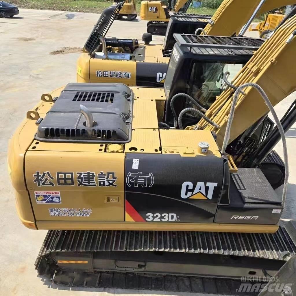 CAT 323 D Pelle sur chenilles