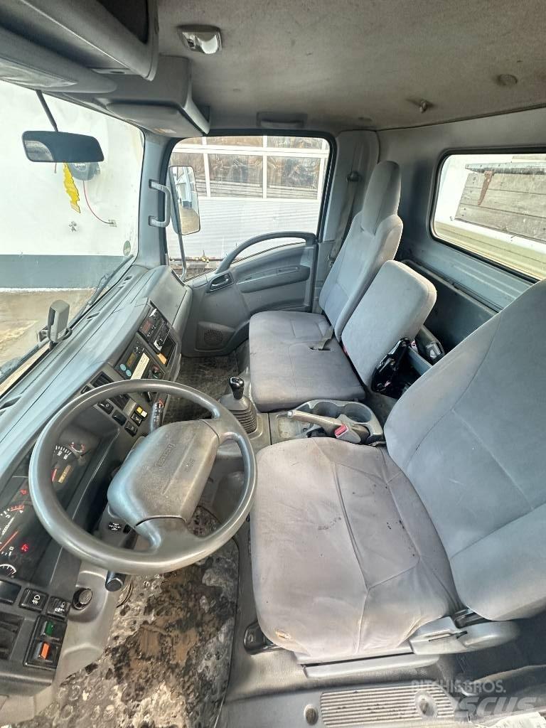Isuzu N2R 75 D Camion benne