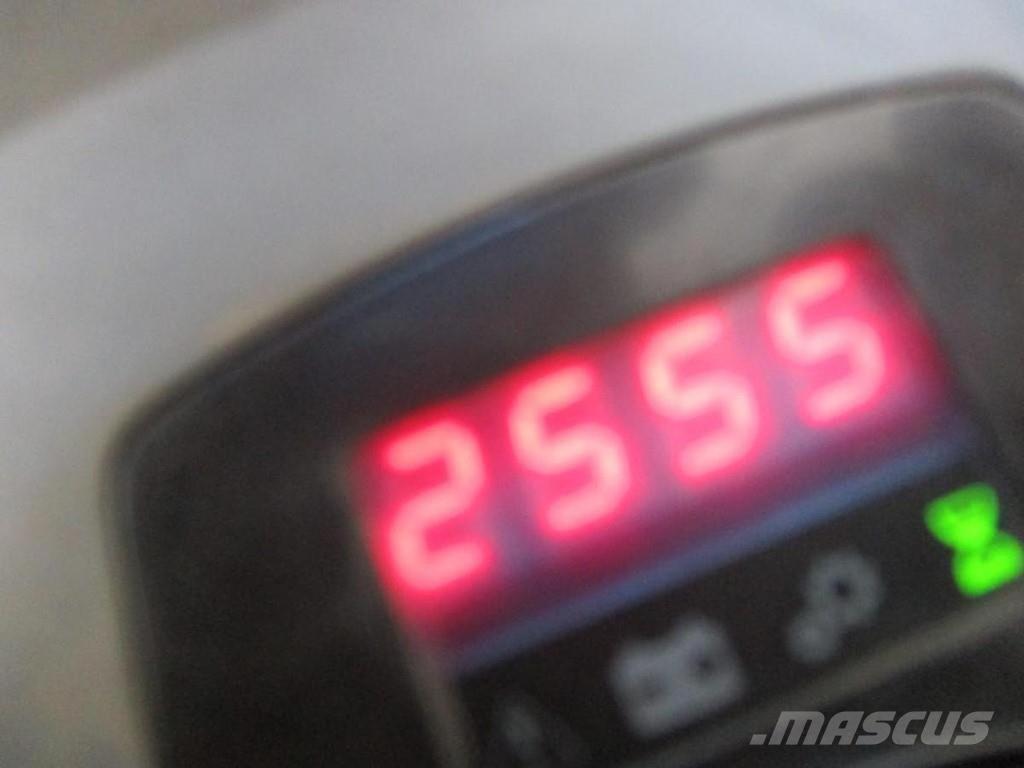 Toyota LPE250 Transpalette accompagnant porté debout