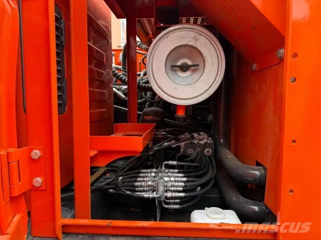Doosan DX 225 LC Pelle sur chenilles