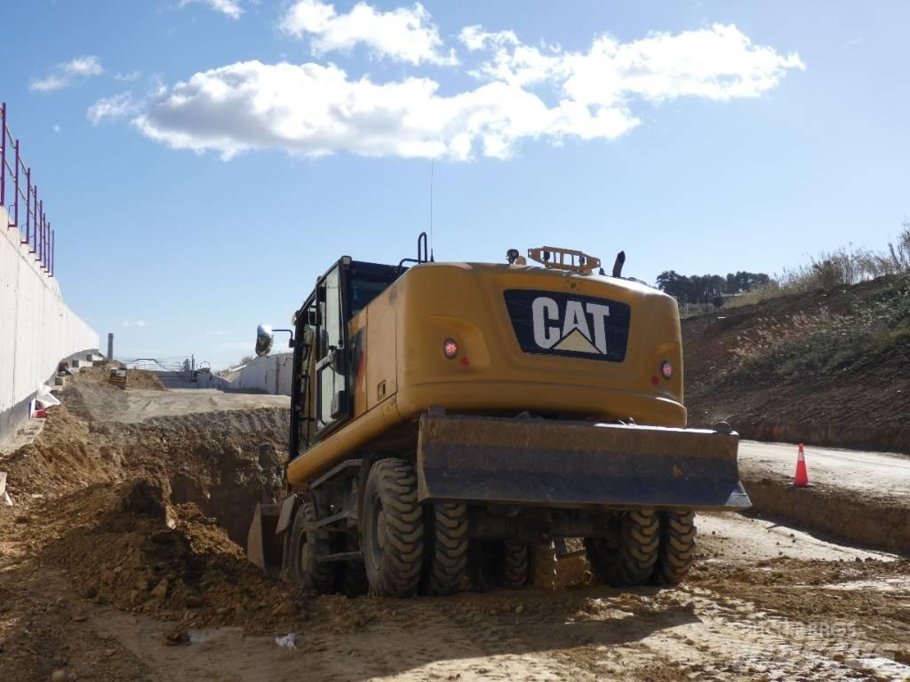 CAT M 318 F Pelle sur pneus