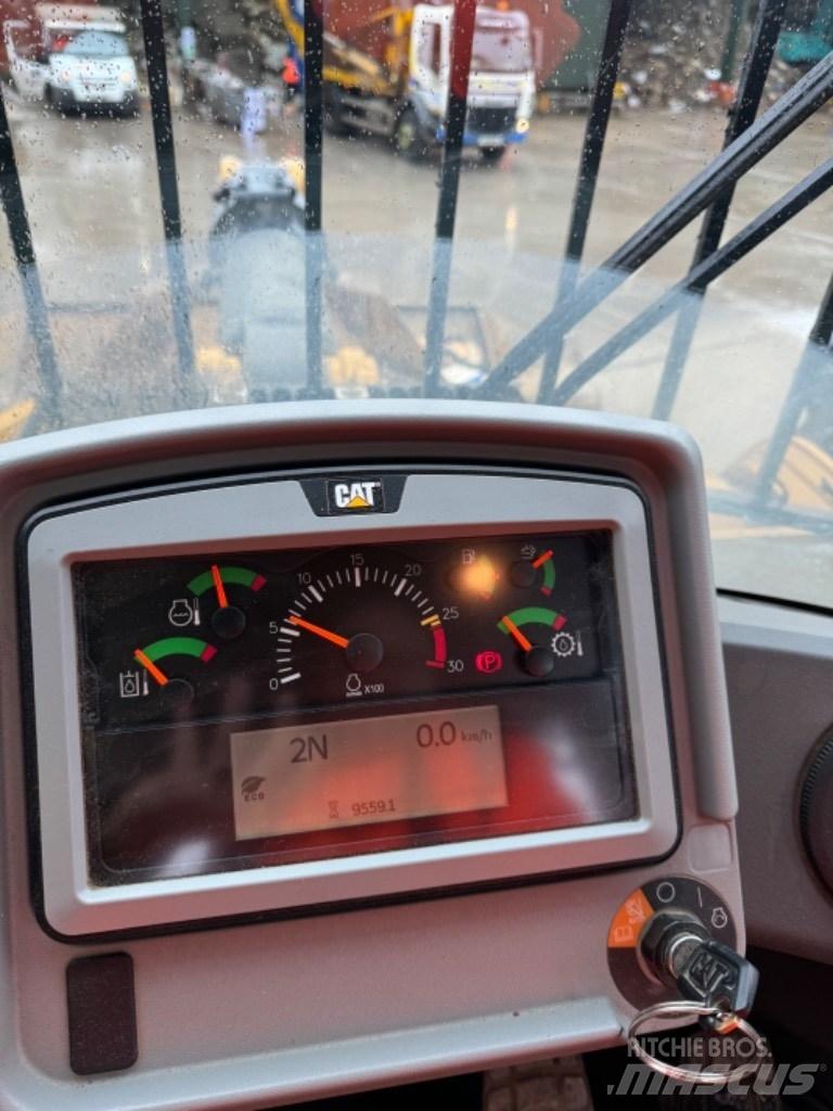 CAT 966 M Chargeuse sur pneus