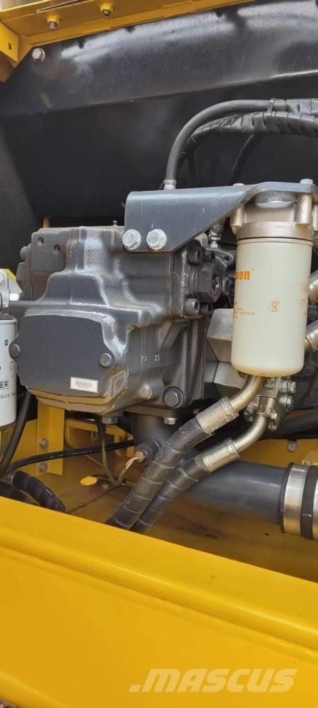 Komatsu 210LC-8 Pelle sur chenilles