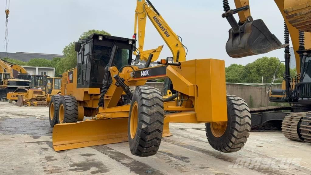 CAT 140K Niveleuse