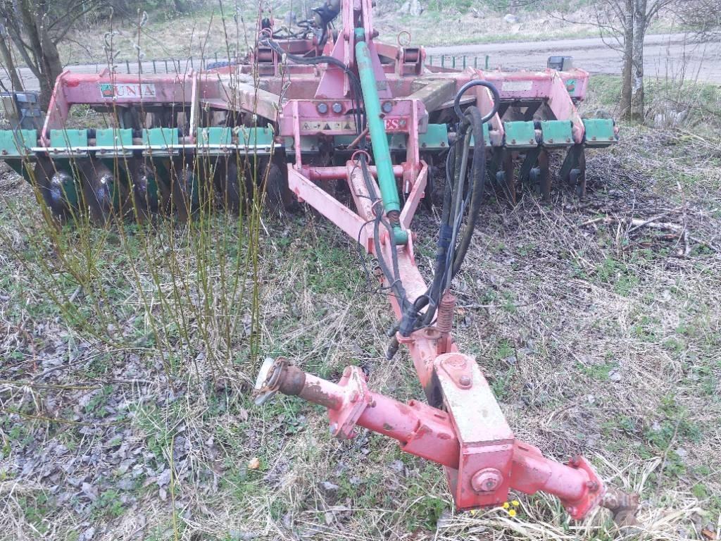 Unia Ares 40 TXXL Crover crop