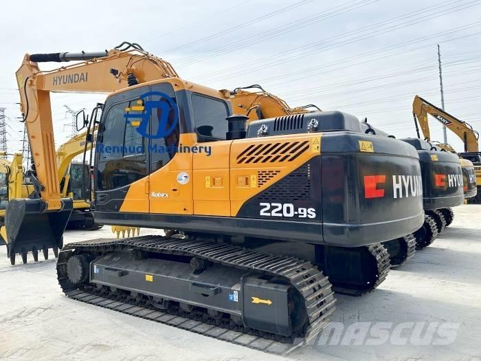 Hyundai R220LC-9S Pelle sur chenilles