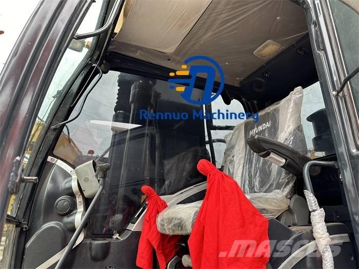 Hyundai R220LC-9S Pelle sur chenilles