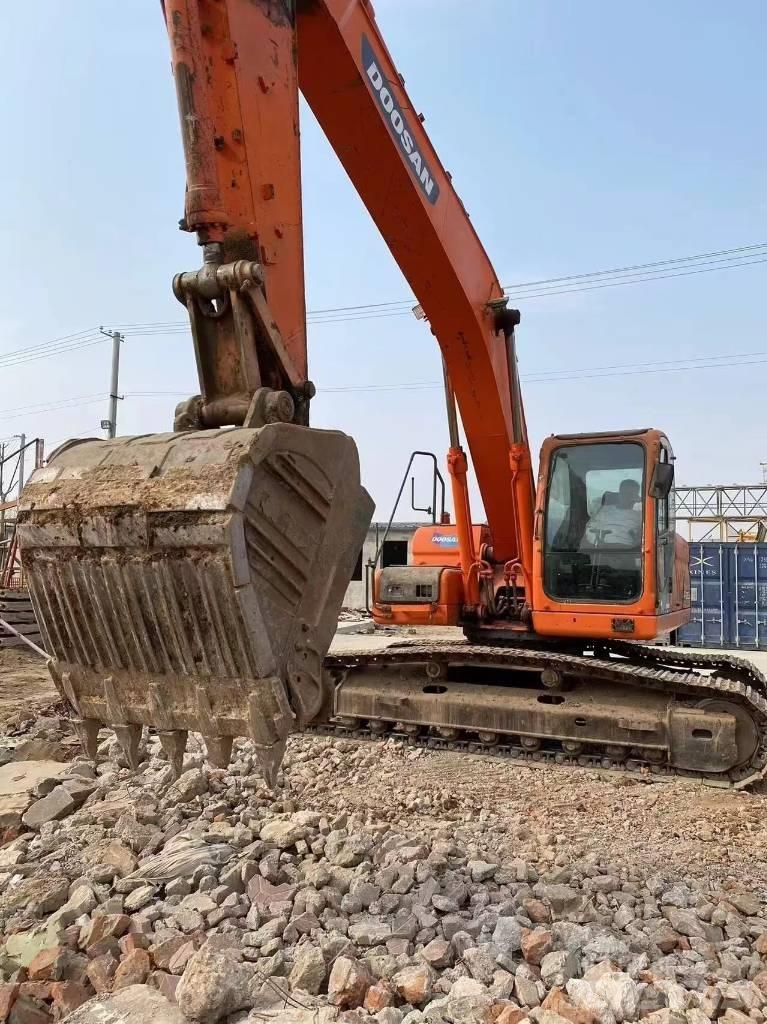 Doosan DX 225 LC Pelle sur chenilles
