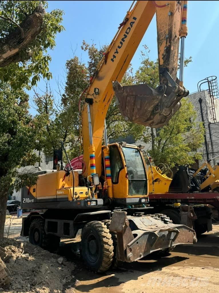 Hyundai 210W-9 Pelle sur pneus
