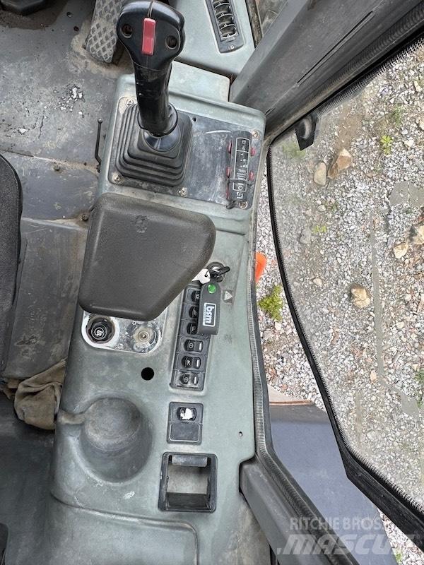 Hitachi LX 290 E Chargeuse sur pneus