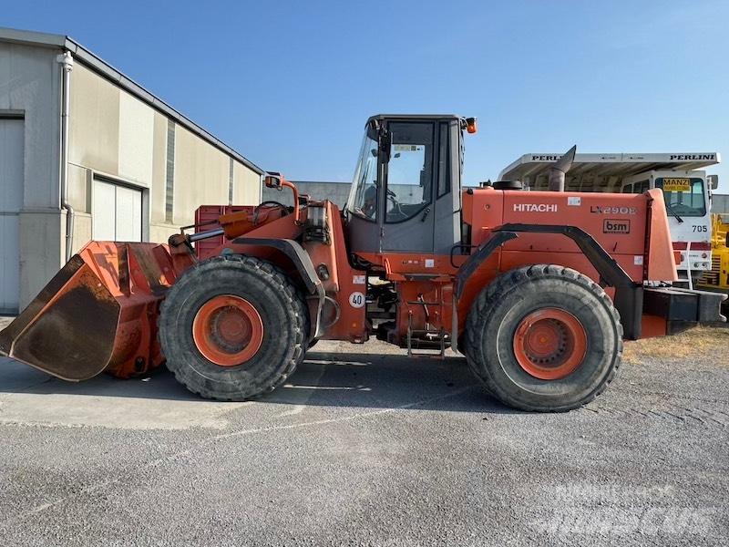 Hitachi LX 290 E Chargeuse sur pneus