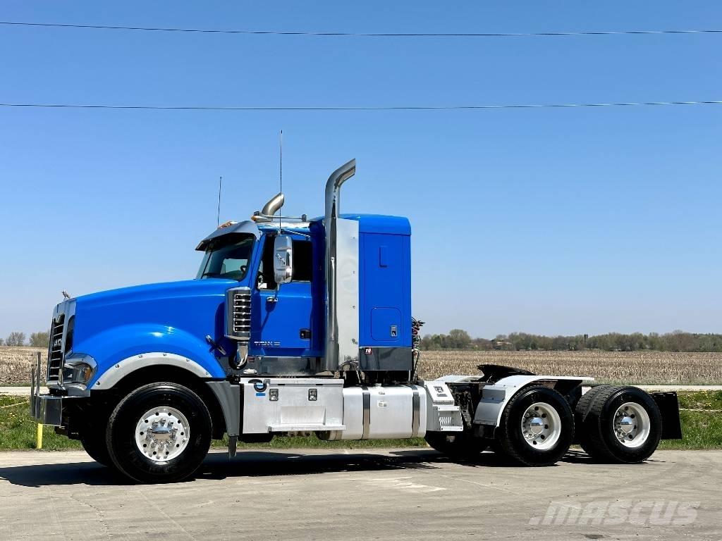 Mack Titan TD 713 Tracteur routier