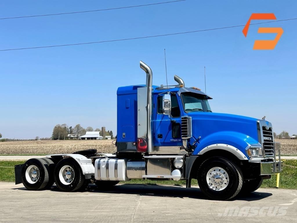 Mack Titan TD 713 Tracteur routier