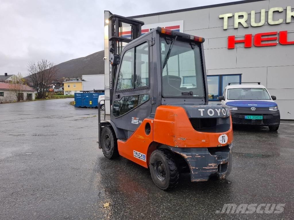 Toyota 02-8FDF25 Chariots diesel