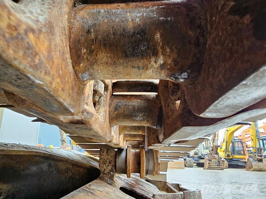 Komatsu HB215LC-2 Pelle sur chenilles