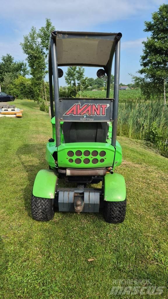 Avant 220 Chargeuse multifonction