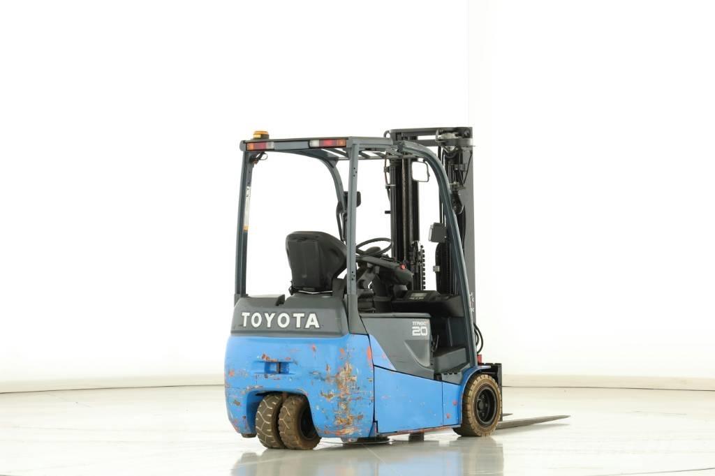 Toyota 8 FBET 20 Chariots élévateurs électriques