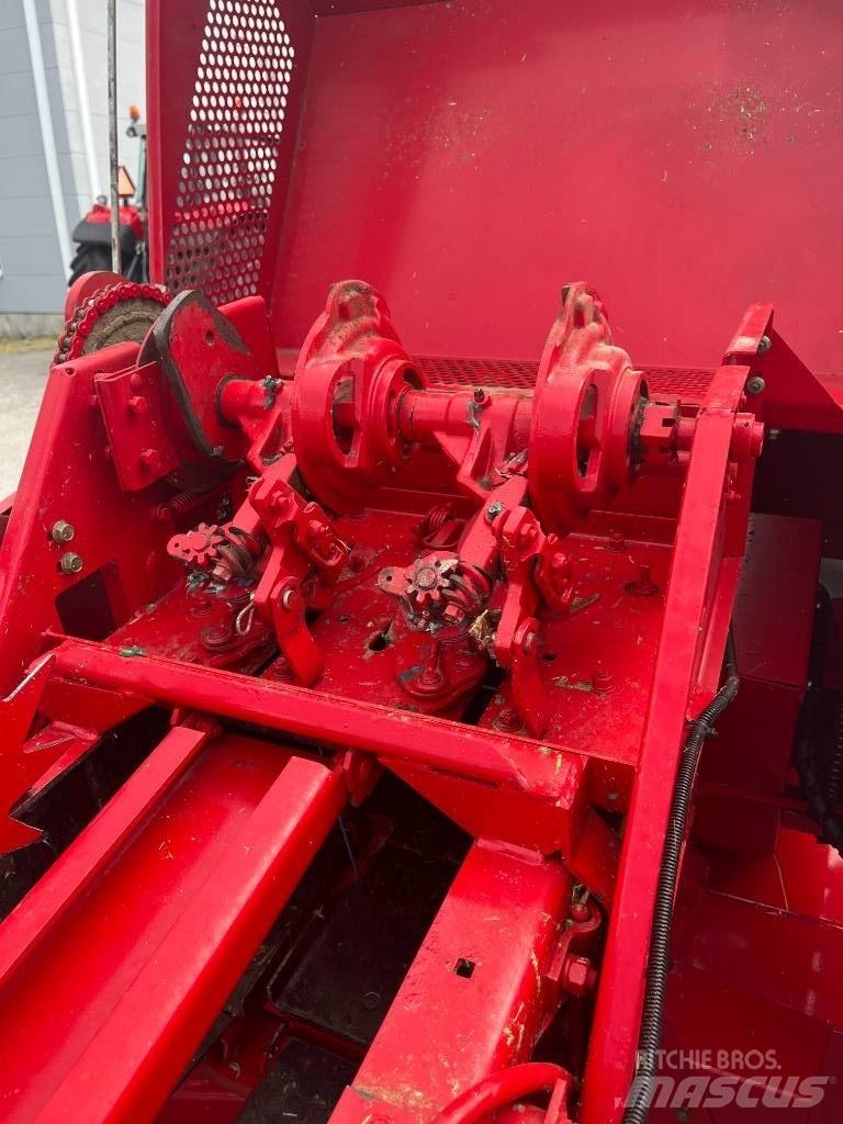 Massey Ferguson 1839 Presse cubique