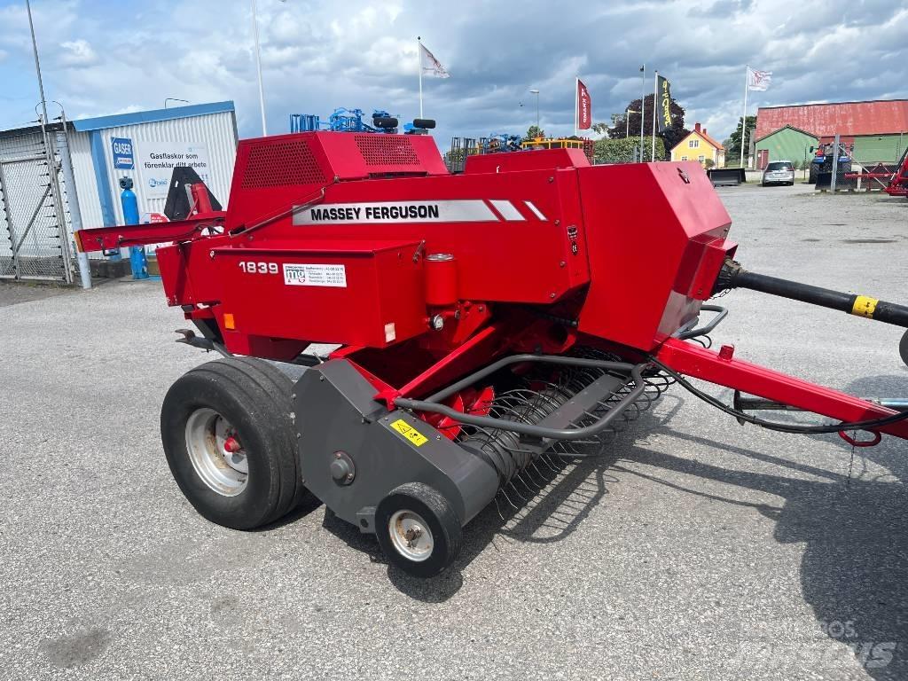 Massey Ferguson 1839 Presse cubique