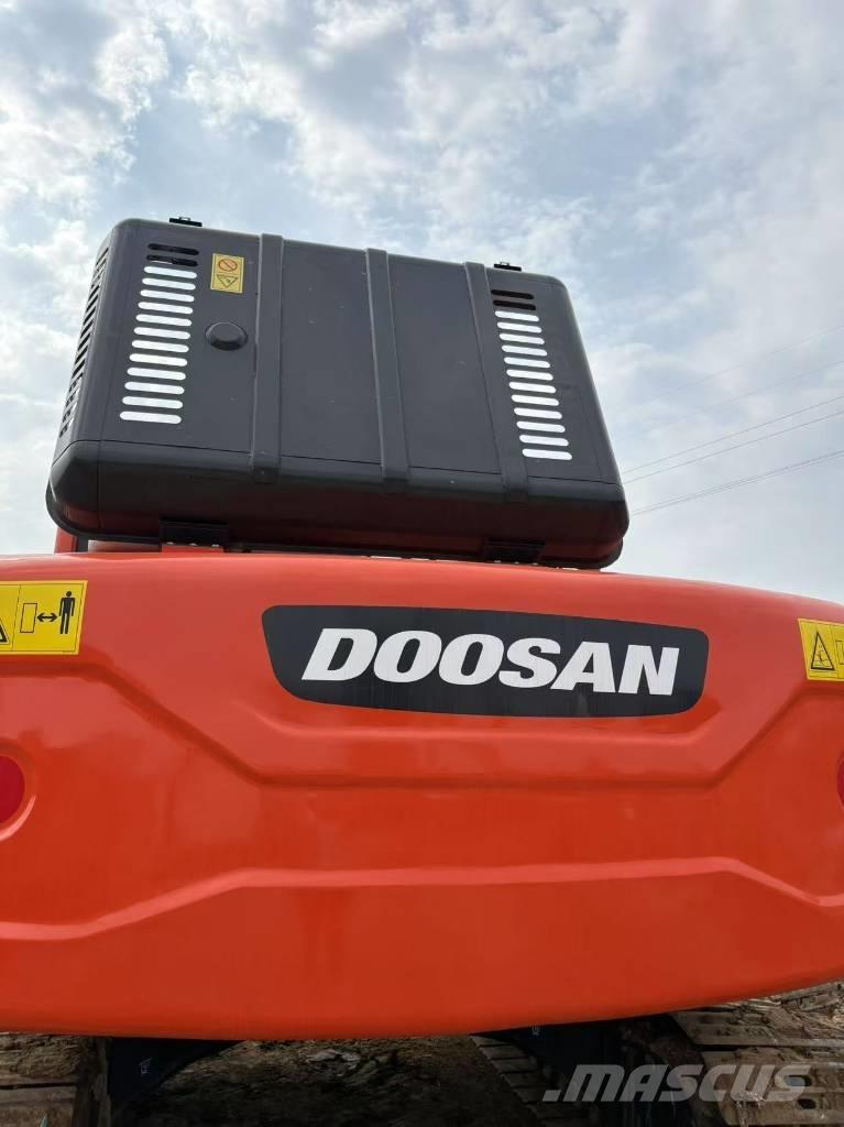 Doosan DX225LC-9C Pelle sur chenilles