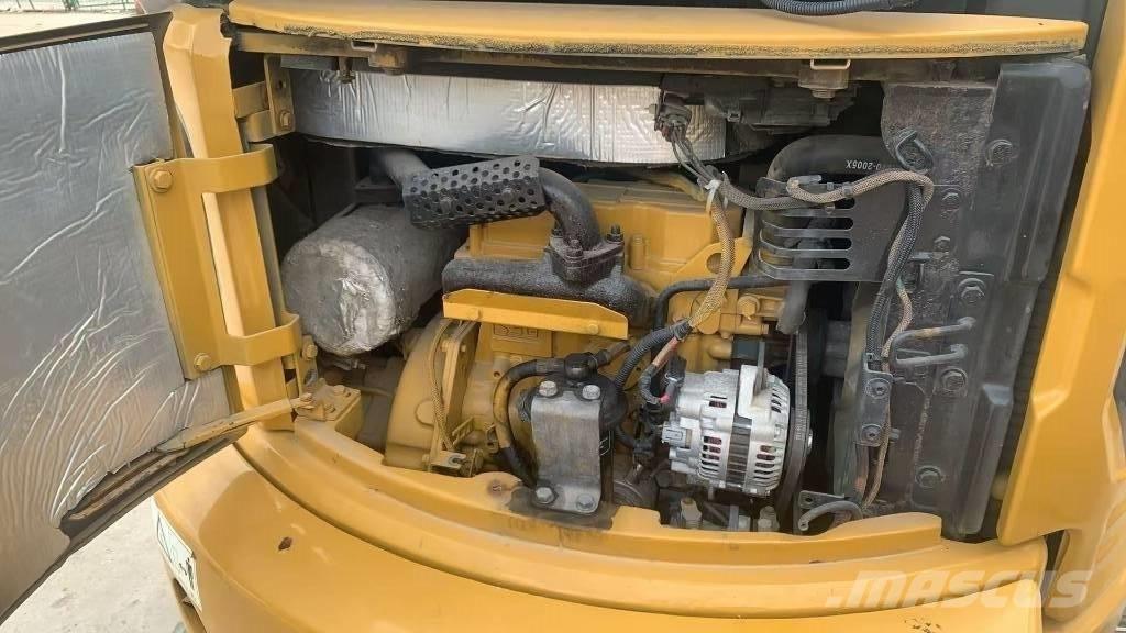 CAT 303 Pelle sur chenilles