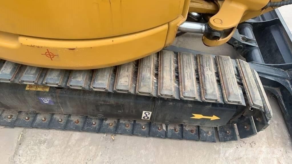 CAT 303 Pelle sur chenilles