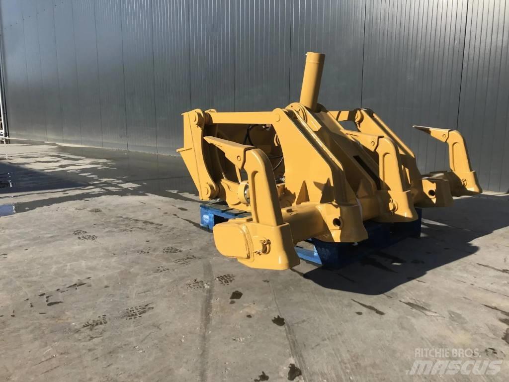 CAT 130G Scarificateur