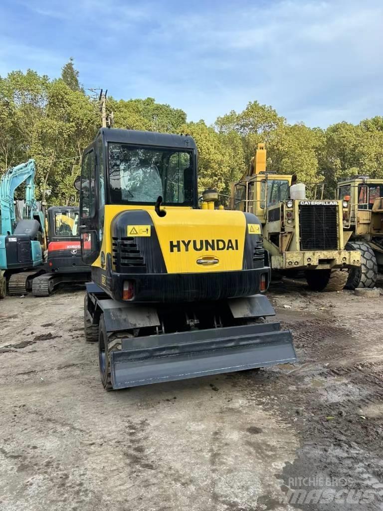 Hyundai 80W-9 Pelle sur pneus