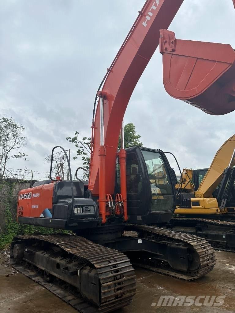 Hitachi ZX 200 Pelle sur chenilles