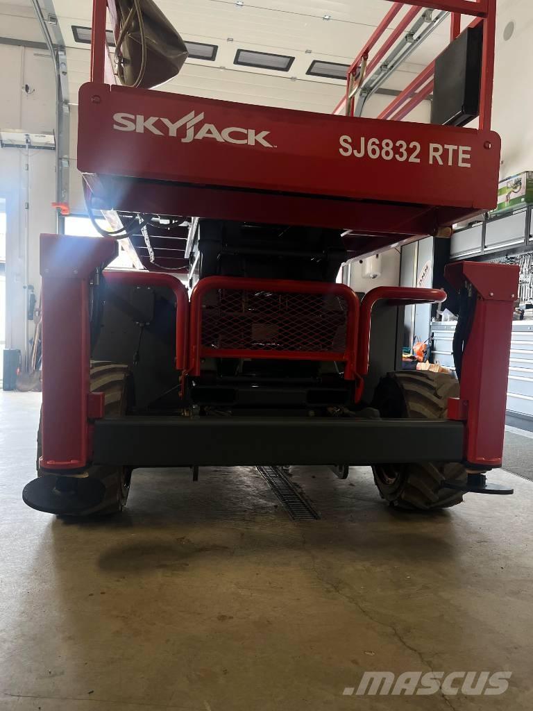 SkyJack SJ 6832 RTE Nacelle ciseaux