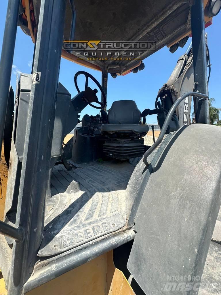 DEERE 410J Tractopelle