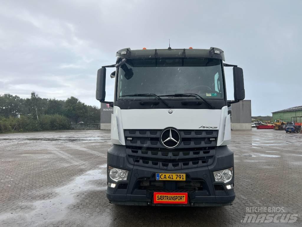 Mercedes-Benz 4153 Camion plateau ridelle avec grue