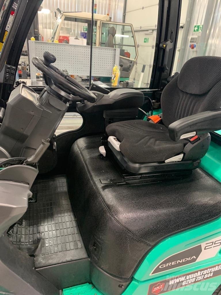 Mitsubishi FD25N3 Chariots diesel