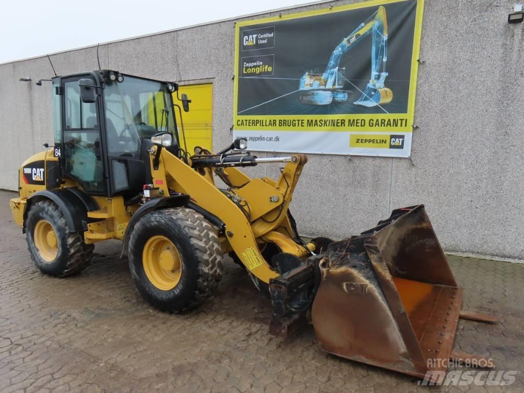 CAT 908M Chargeuse sur pneus