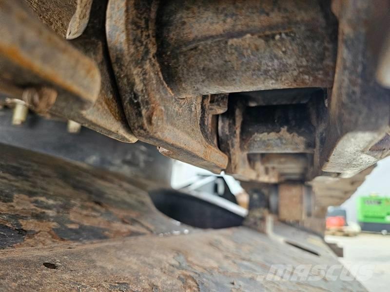 Hitachi ZX 135 US-6 Pelle sur chenilles