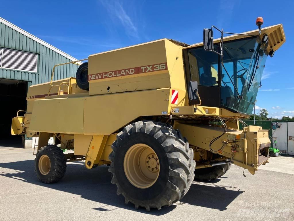 New Holland TX 36 Moissonneuse batteuse