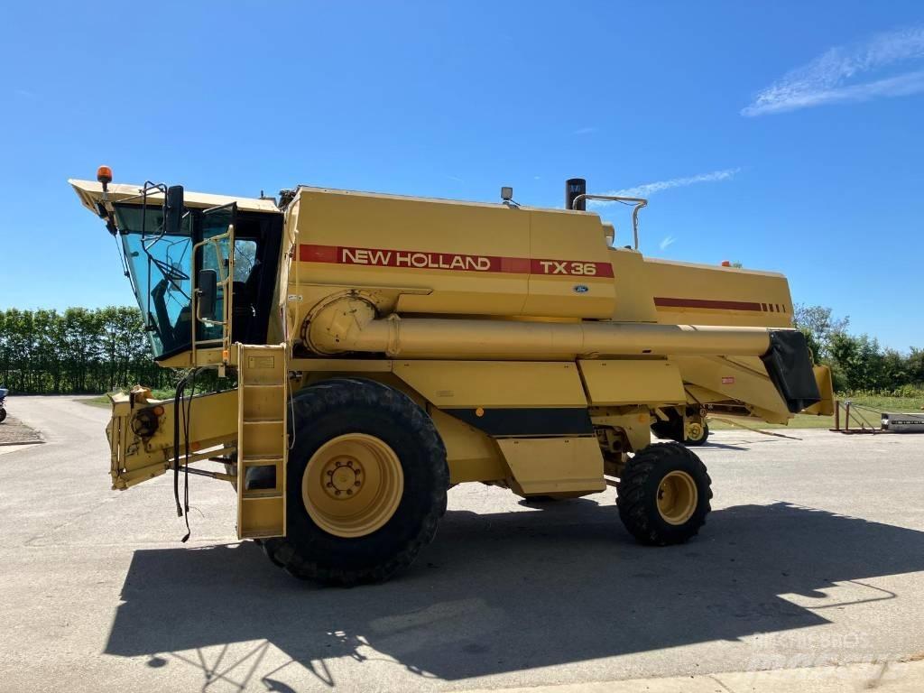 New Holland TX 36 Moissonneuse batteuse