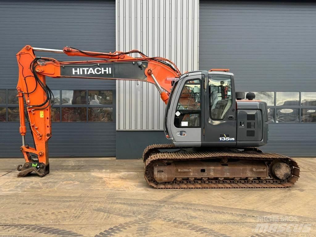 Hitachi ZX135US Pelle sur chenilles