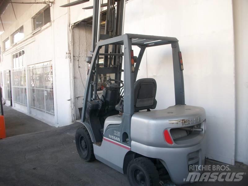 Nissan PL02A25 Chariots GPL