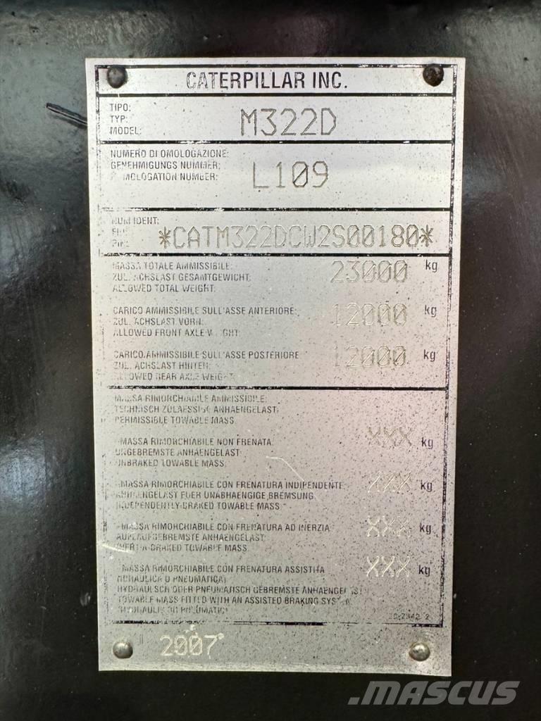 CAT M 322 D Pelle sur pneus