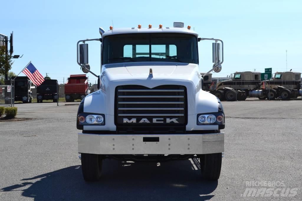 Mack Granite GU 713 Tracteur routier