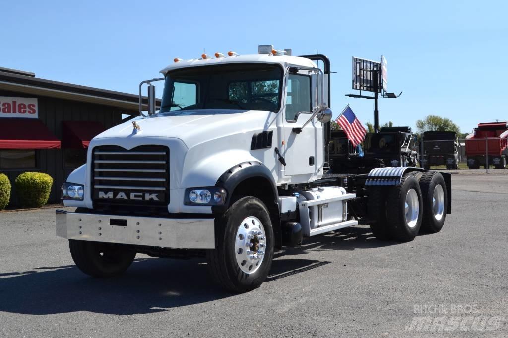 Mack Granite GU 713 Tracteur routier