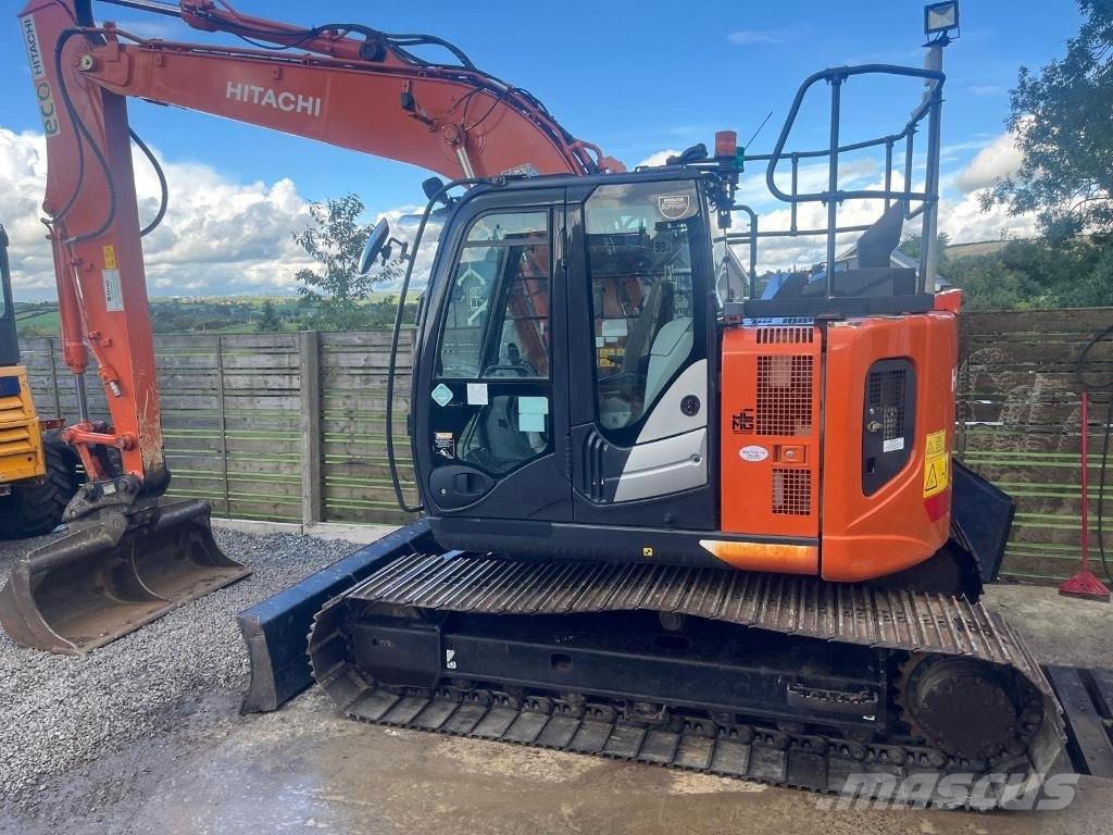 Hitachi ZX 135 US-6 Pelle sur chenilles