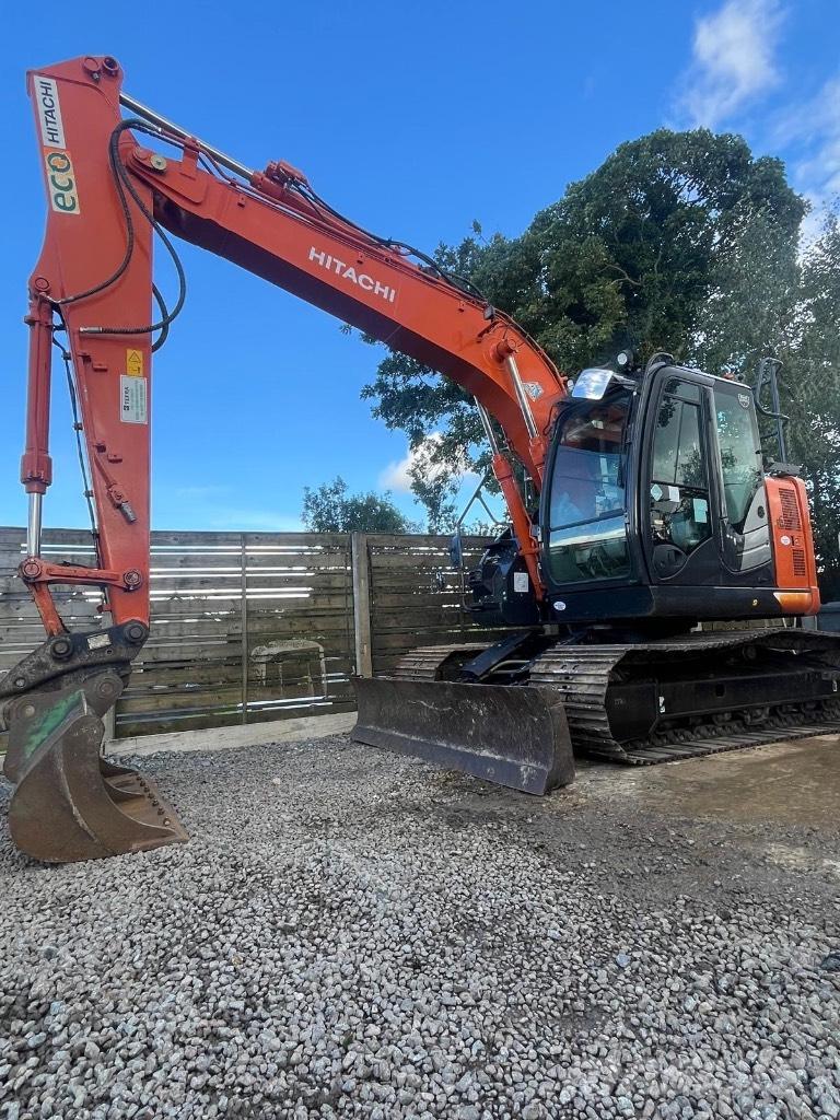 Hitachi ZX 135 US-6 Pelle sur chenilles