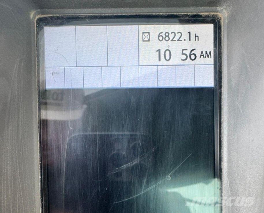 Hitachi ZX 135 US-6 Pelle sur chenilles