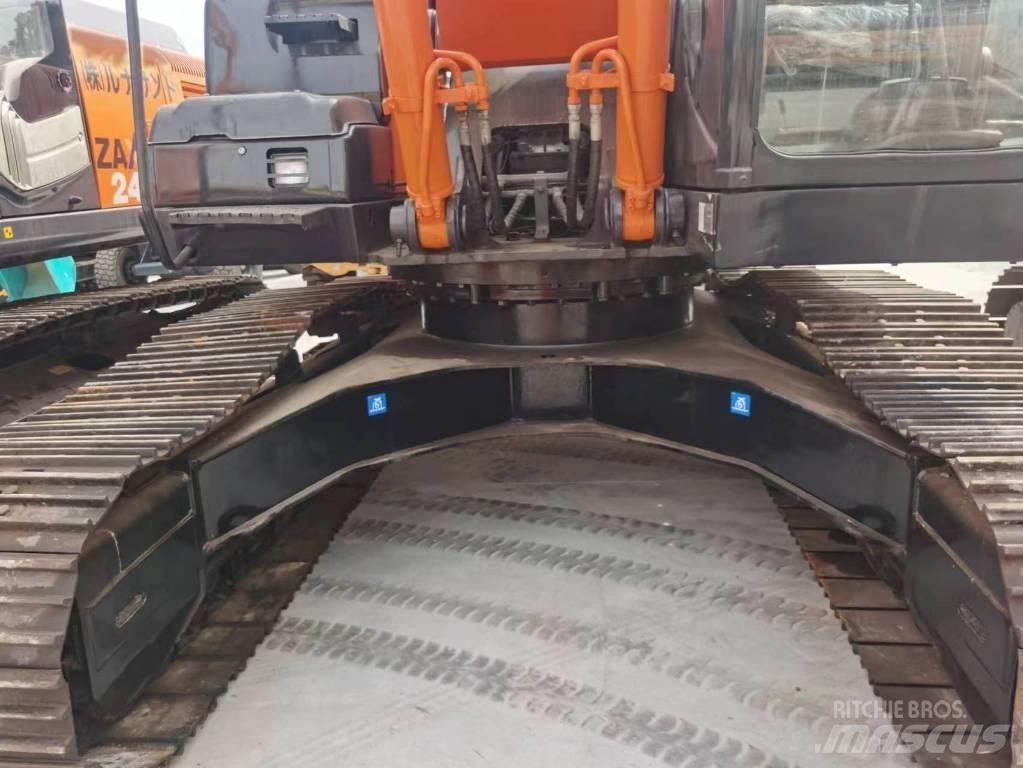 Hitachi ZX 240 Pelle sur chenilles