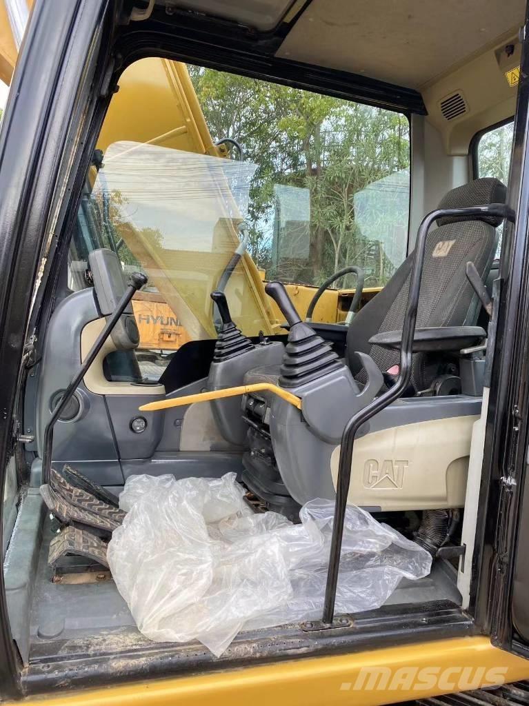 CAT 313 D Pelle sur chenilles