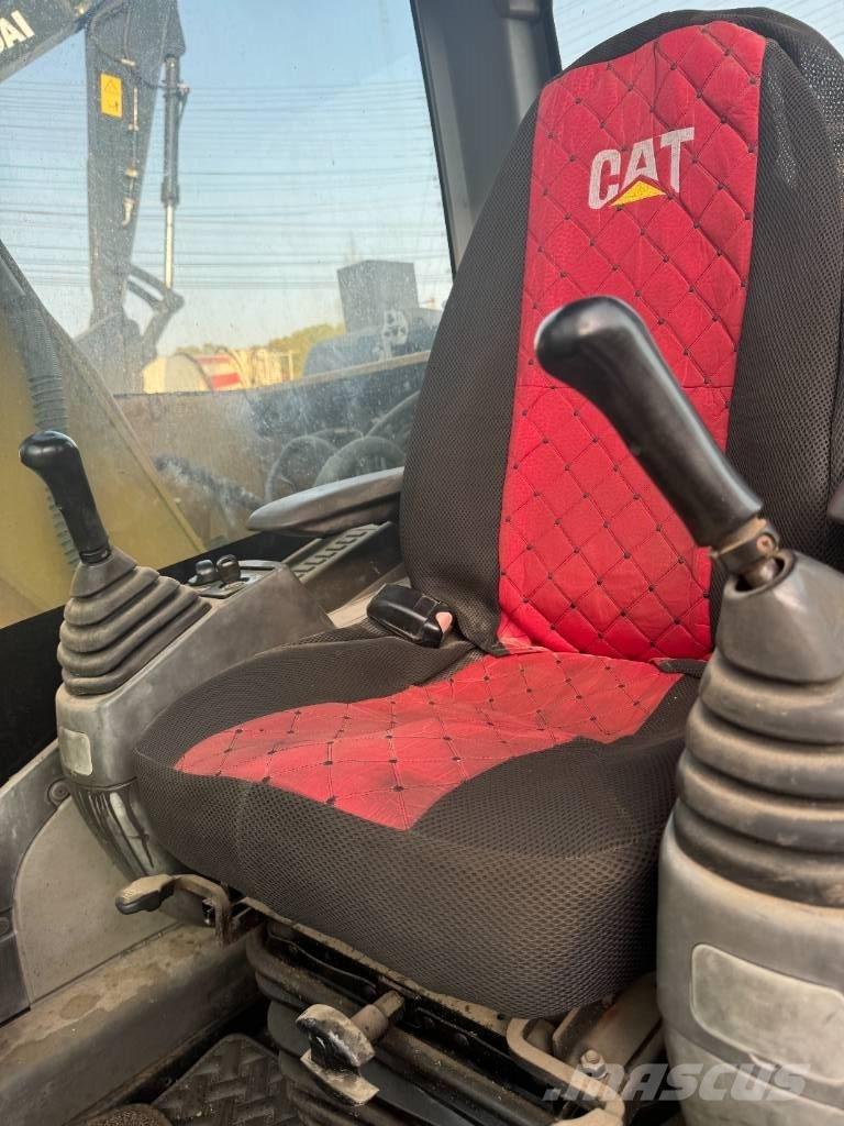 CAT 313 D Pelle sur chenilles