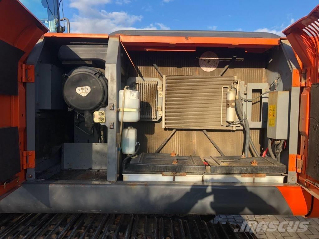 Hitachi ZX 210 LC-3 Pelle sur chenilles