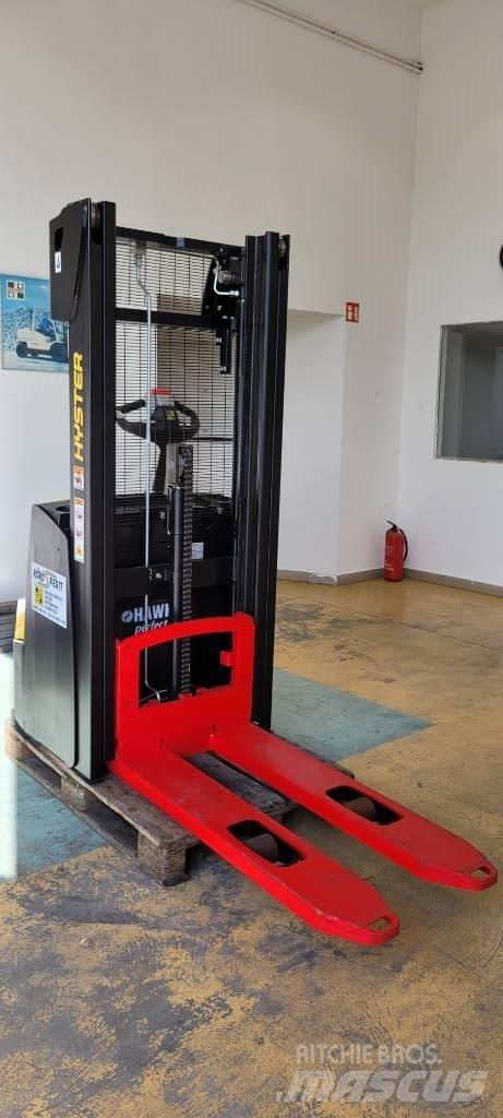 Hyster S 1.0 Gerbeur accompagnant